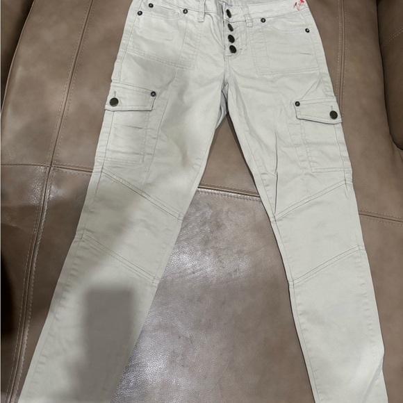 Stylish Cargo Pants in Light tan - Picture 1 of 5